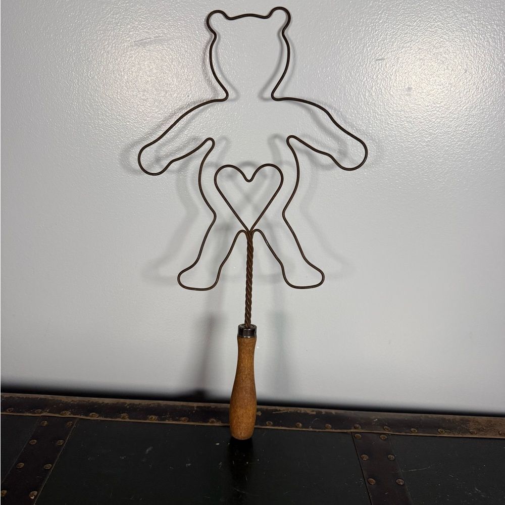 Vintage Twisted Wire Bear And Heart Rug Beater With Wooden Handle
